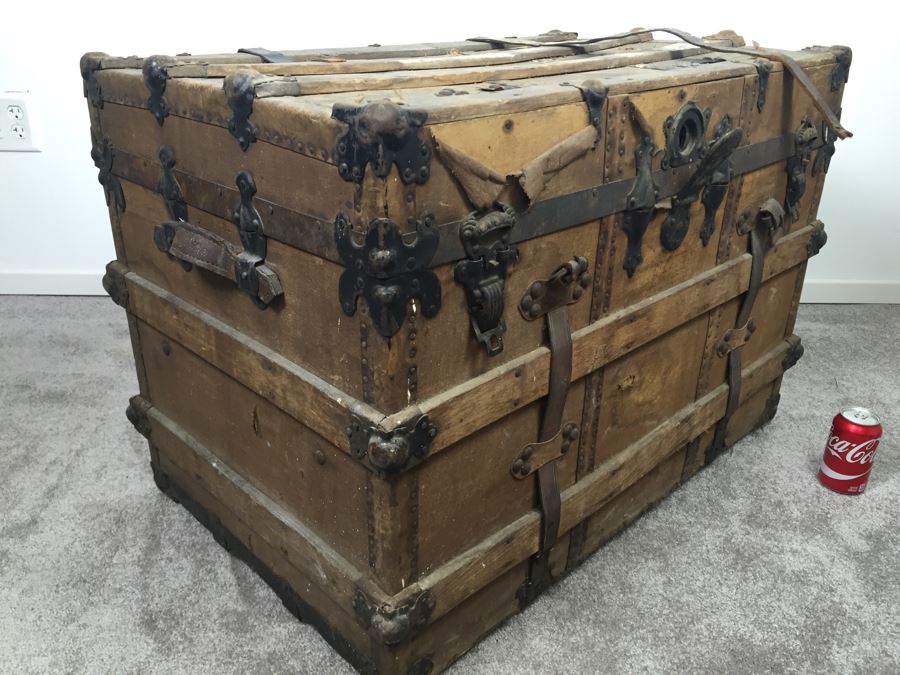Vintage Steamer Trunk [Photo 11]