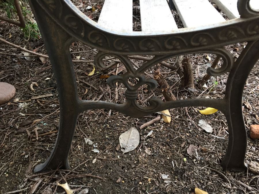 Outdoor Wood And Metal Bench [Photo 3]