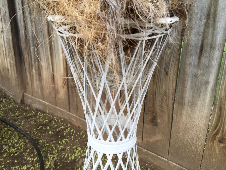 Outdoor White Plant Stand With Succulents [Photo 5]