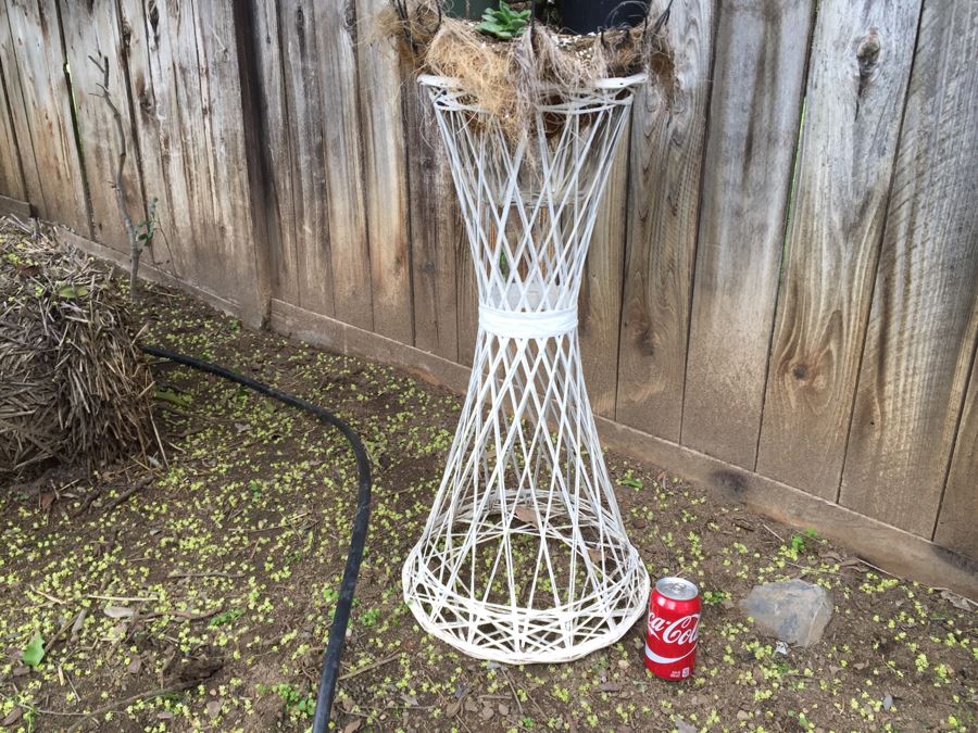 Outdoor White Plant Stand With Succulents [Photo 4]