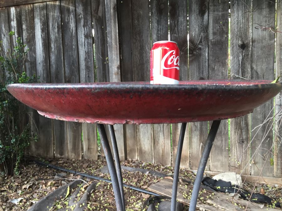 Bird Bath With Metal Stand And Pottery Bowl [Photo 2]