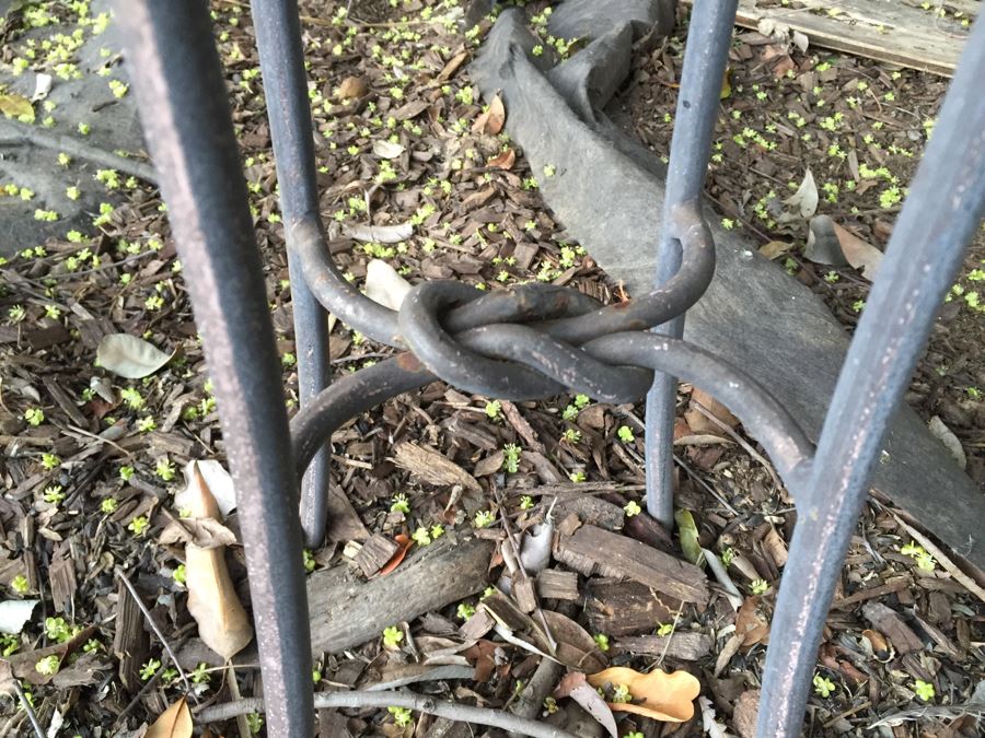 Bird Bath With Metal Stand And Pottery Bowl [Photo 3]