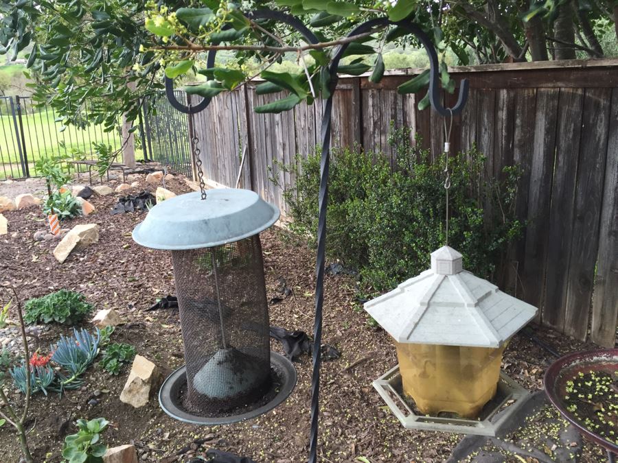 Twisted Metal Bird Feeder Stand With Bird Feeders