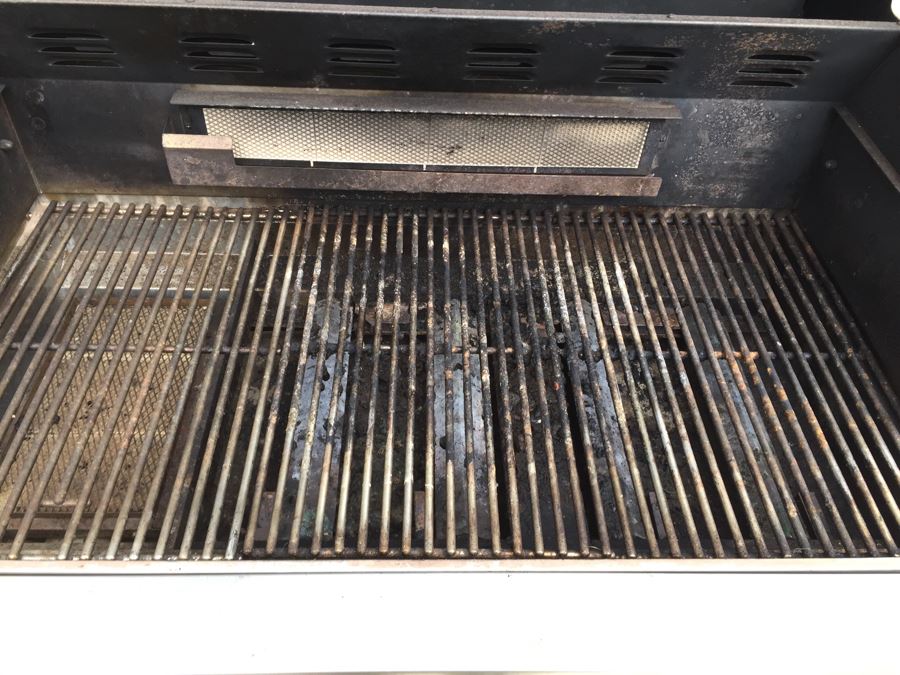 Large Jenn-Air Outdoor Grill - May Need Servicing Not Tested [Photo 14]