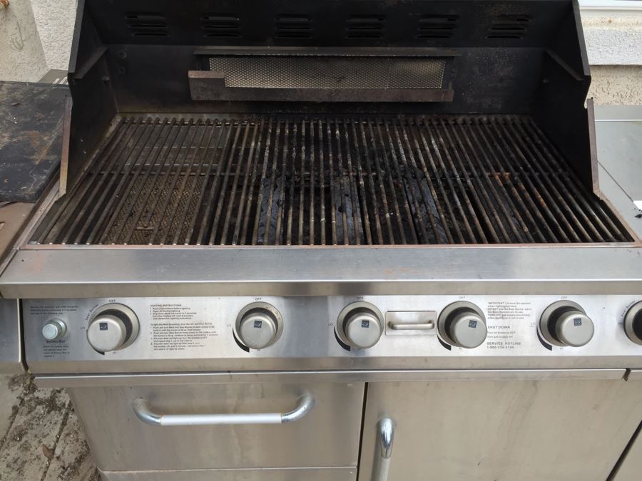 Large Jenn-Air Outdoor Grill - May Need Servicing Not Tested [Photo 3]