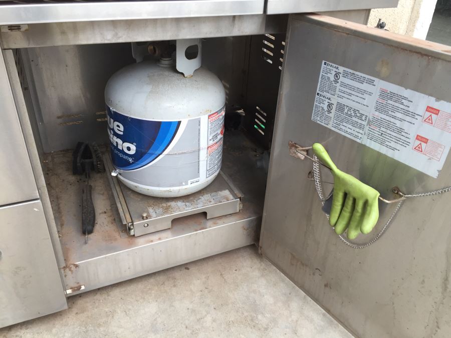 Large Jenn-Air Outdoor Grill - May Need Servicing Not Tested [Photo 8]