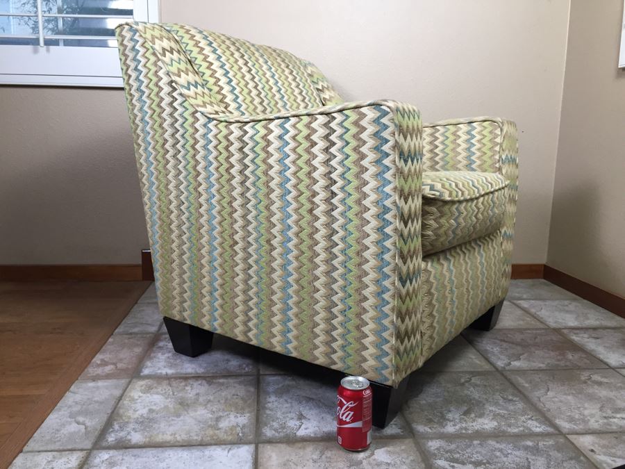 Upholstered Armchair [Photo 4]