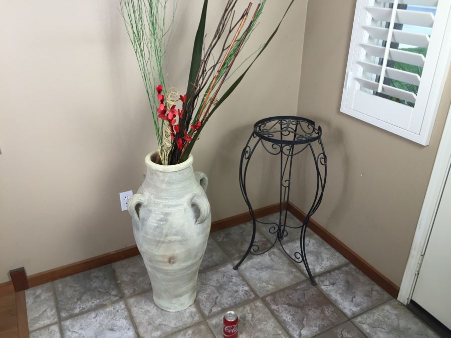 Large Pot And Plant Stand [Photo 4]