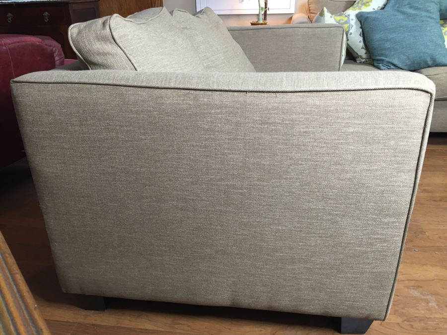 Light Gray Loveseat Matches Sofa [Photo 3]