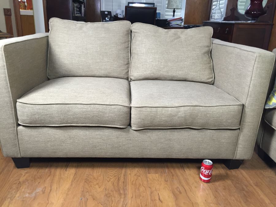 Light Gray Loveseat Matches Sofa [Photo 4]