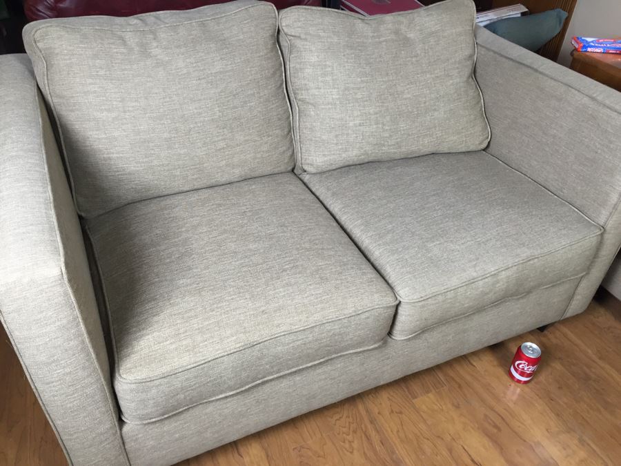 Light Gray Loveseat Matches Sofa [Photo 5]