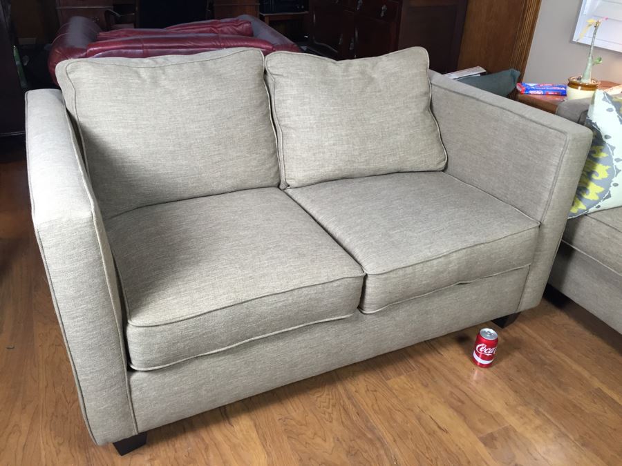 Light Gray Loveseat Matches Sofa [Photo 9]
