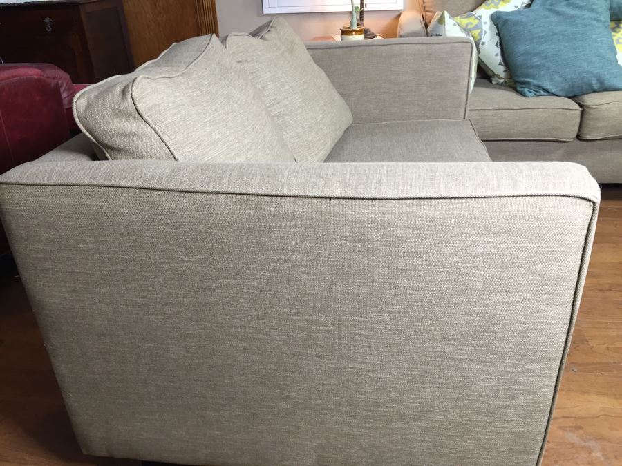 Light Gray Loveseat Matches Sofa [Photo 7]