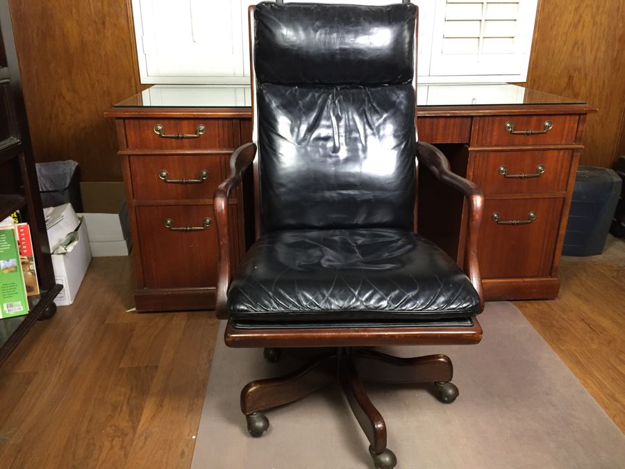 Cabot Wrenn Executive Leather Desk Chair [Photo 1]