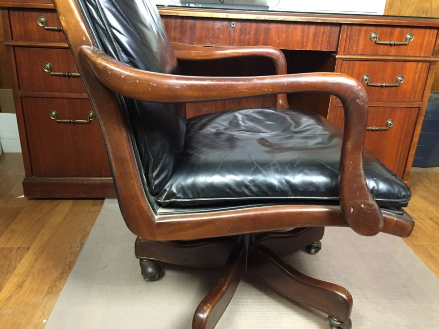 Cabot Wrenn Executive Leather Desk Chair [Photo 8]