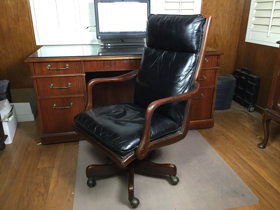 Cabot Wrenn Executive Leather Desk Chair [Photo 4]
