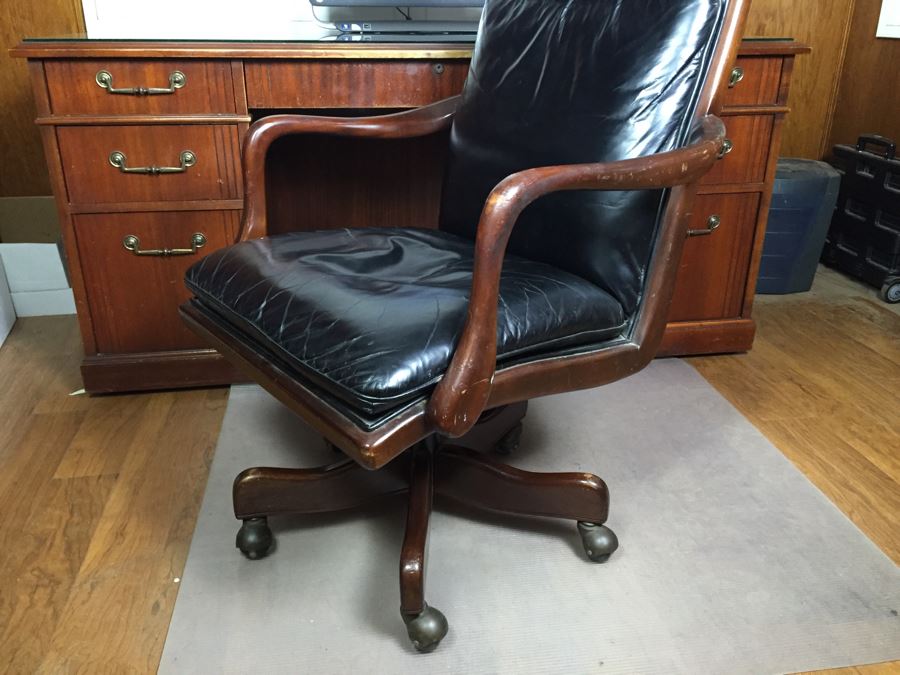Cabot Wrenn Executive Leather Desk Chair [Photo 5]