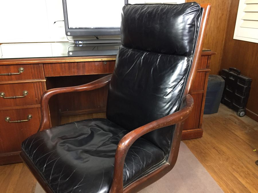 Cabot Wrenn Executive Leather Desk Chair [Photo 6]