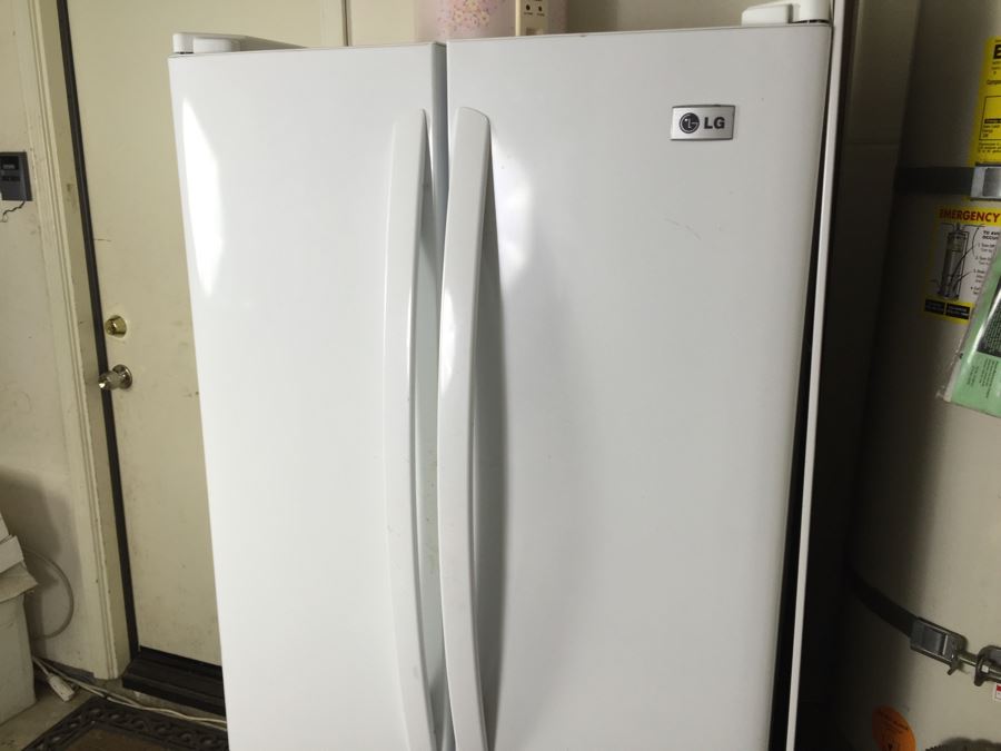 LG Household Refrigerator Fridge Model No. LFC20760SW 02 [Photo 6]