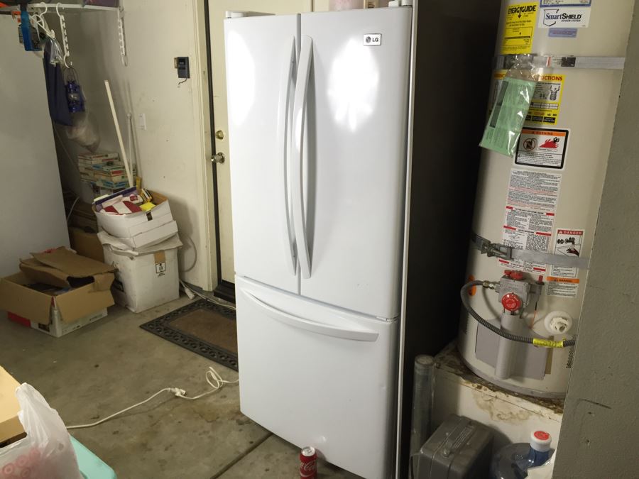 LG Household Refrigerator Fridge Model No. LFC20760SW 02 [Photo 5]