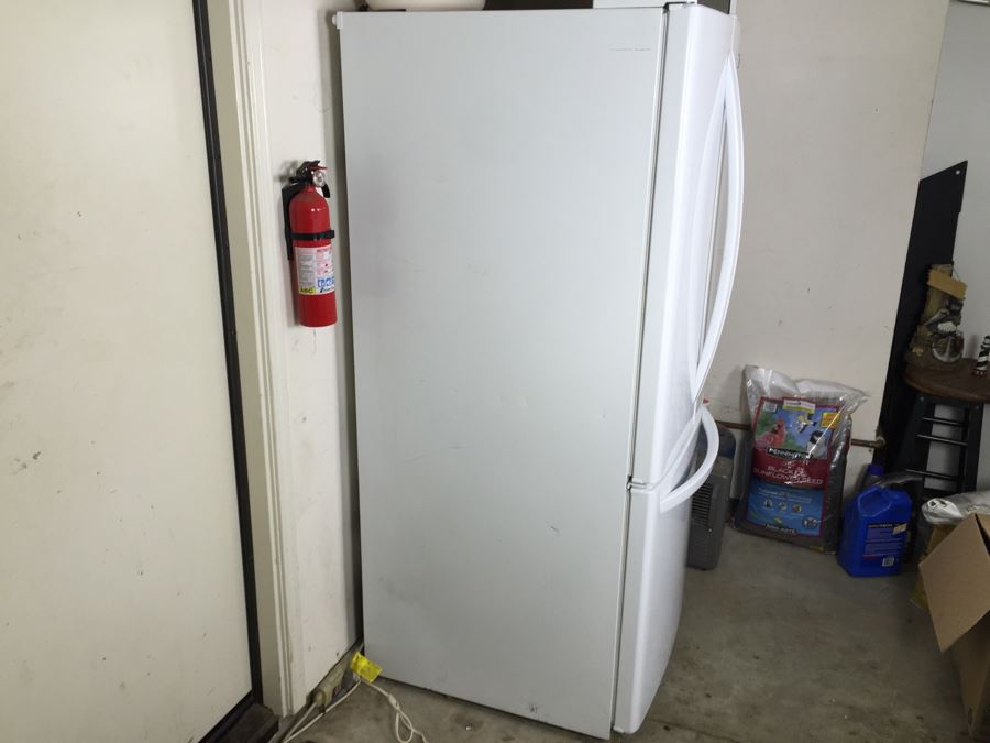 LG Household Refrigerator Fridge Model No. LFC20760SW 02 [Photo 14]