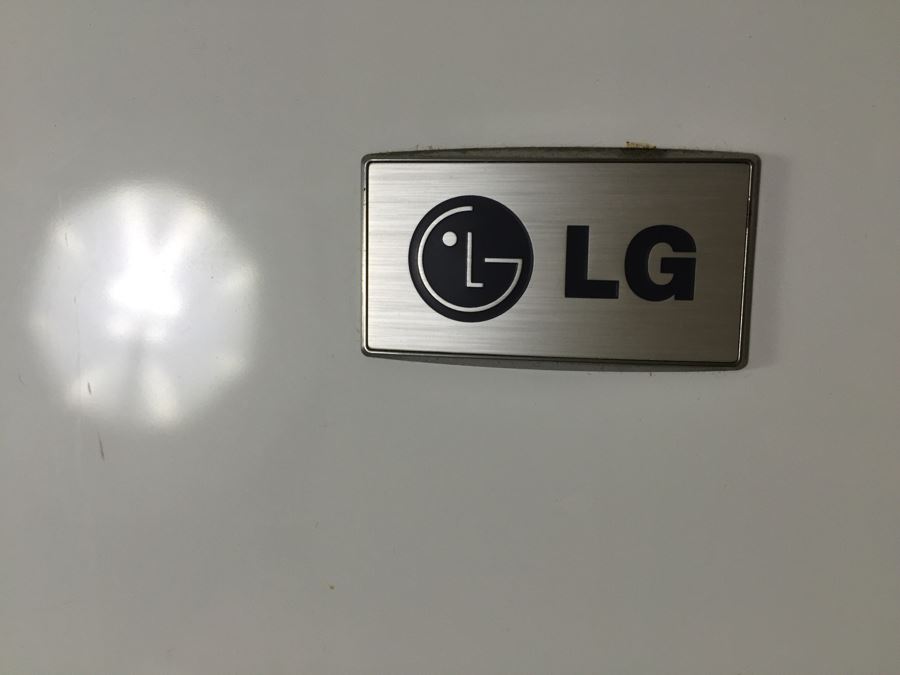 LG Household Refrigerator Fridge Model No. LFC20760SW 02 [Photo 7]