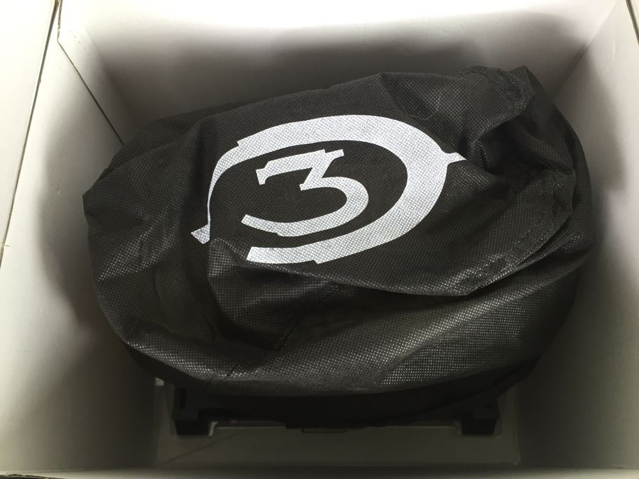 Halo Collectible Helmet With Stand [Photo 6]