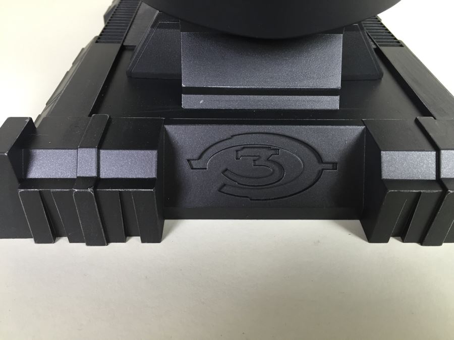 Halo Collectible Helmet With Stand [Photo 4]