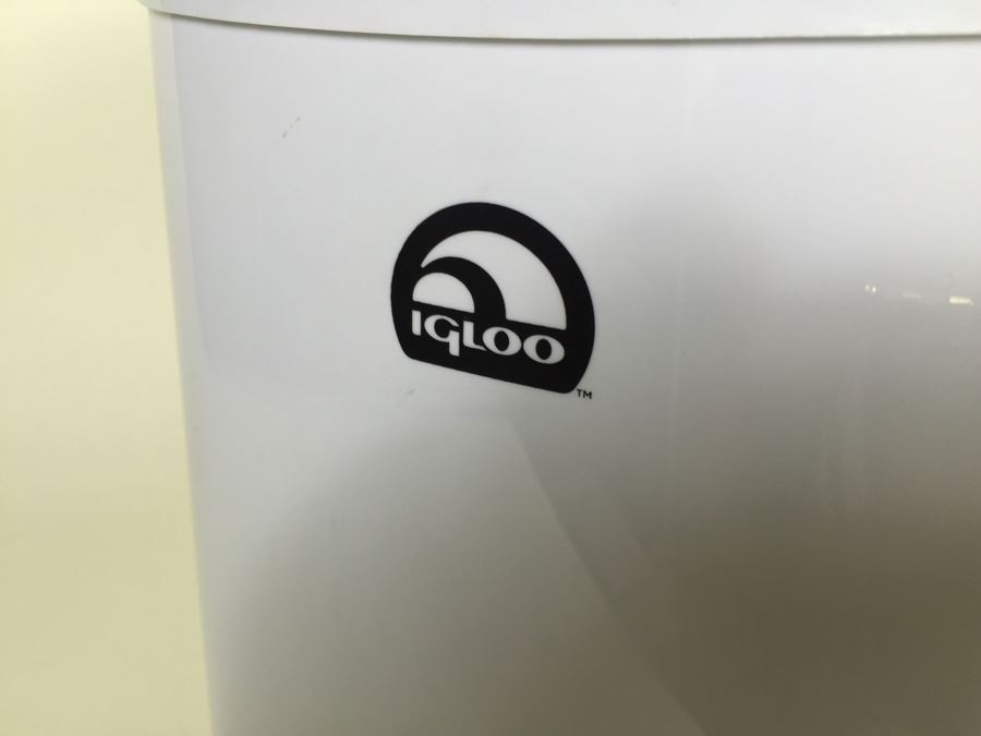Igloo Portable Electronic Ice Maker Model ICE102C-WHITE [Photo 4]
