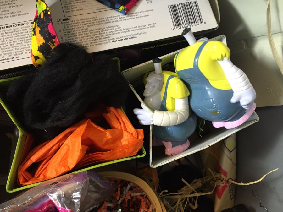 Huge Halloween Mask Costume And Decoration Lot [Photo 20]