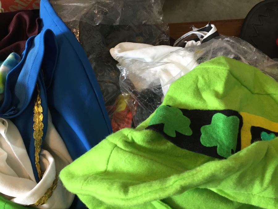 Huge Halloween Mask Costume And Decoration Lot [Photo 13]