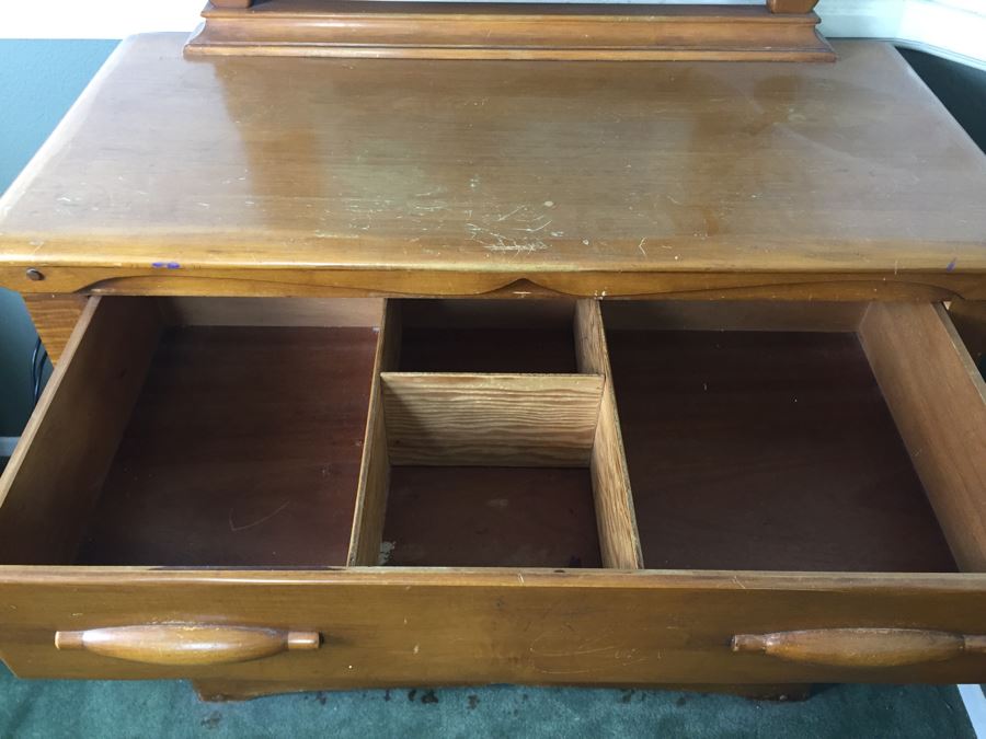 Nice Maple Kid's Bedroom Set With Dresser And Mirror Plus Twin Headboard and Footboard [Photo 6]