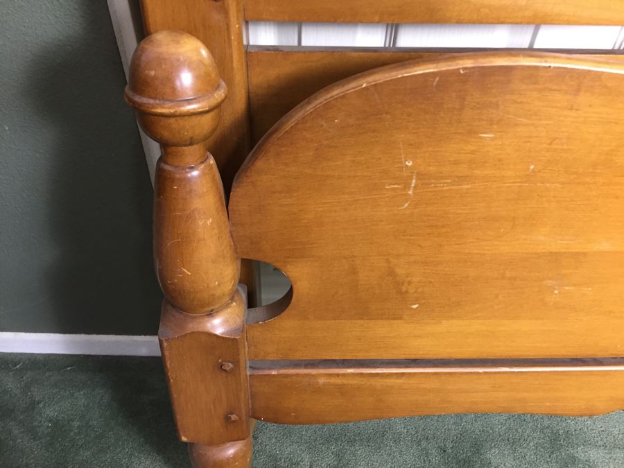 Nice Maple Kid's Bedroom Set With Dresser And Mirror Plus Twin Headboard and Footboard [Photo 8]