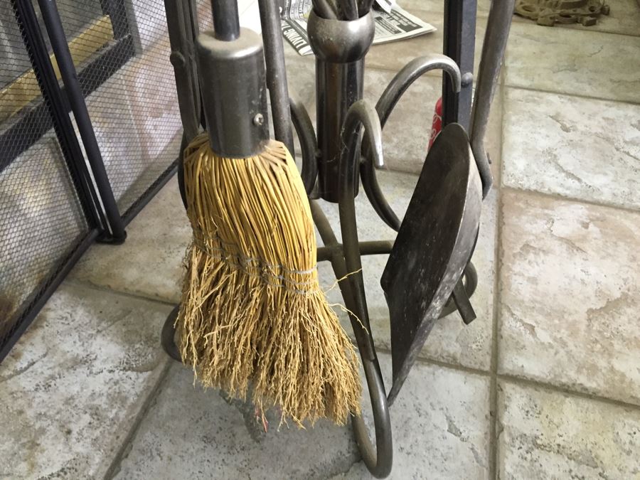 Fireplace Screen And Fireplace Tools [Photo 5]