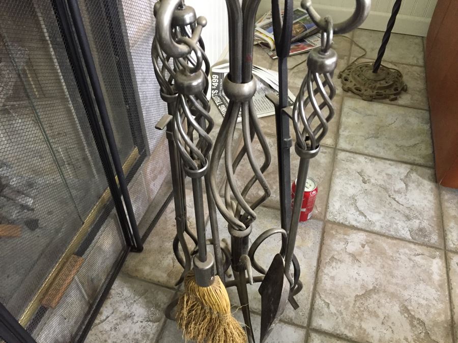 Fireplace Screen And Fireplace Tools [Photo 2]