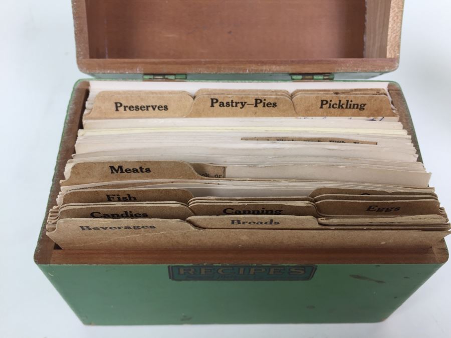 Vintage Wooden Recipes Box [Photo 5]