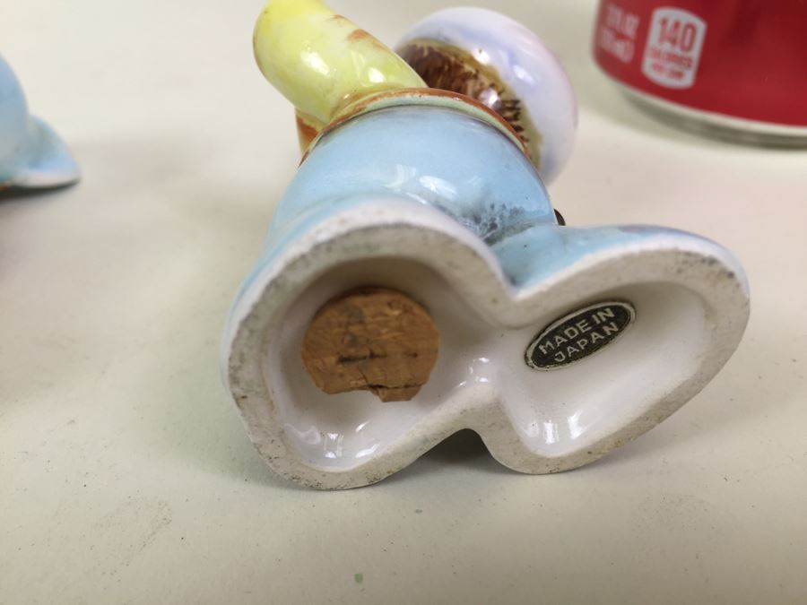 Walt Disney Mickey Mouse Oven Mit And Made In Japan Golfer Salt & Pepper Shakers [Photo 12]