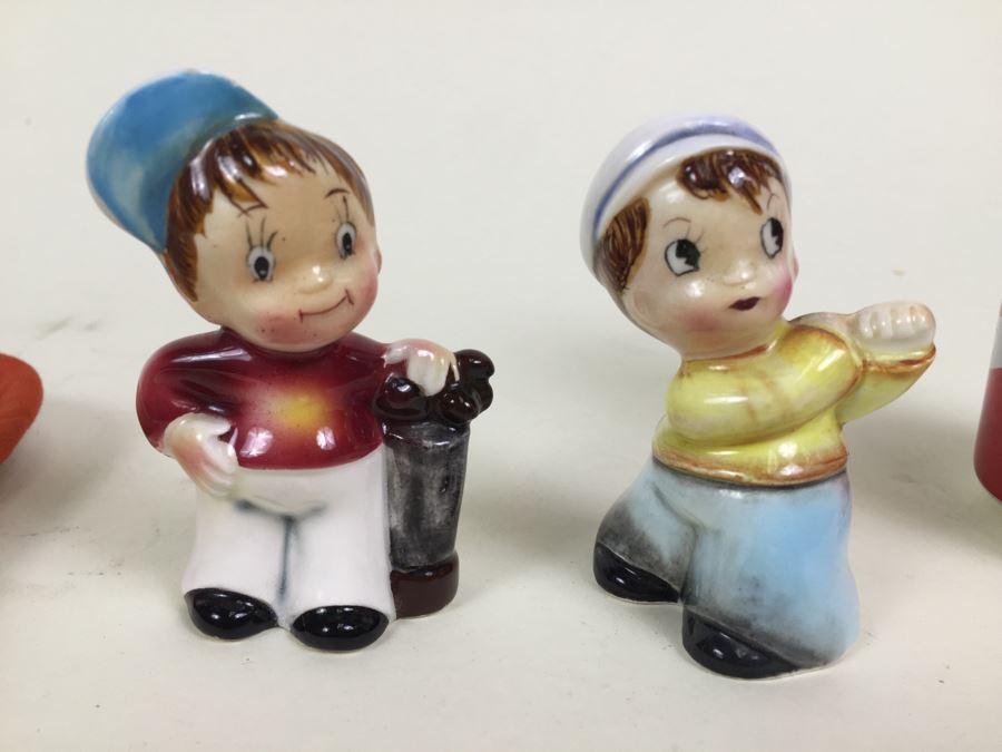 Walt Disney Mickey Mouse Oven Mit And Made In Japan Golfer Salt & Pepper Shakers [Photo 3]