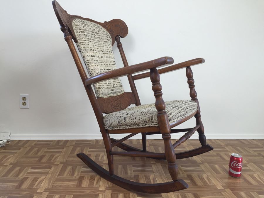 Old Oak Wooden Rocker Chair [Photo 2]
