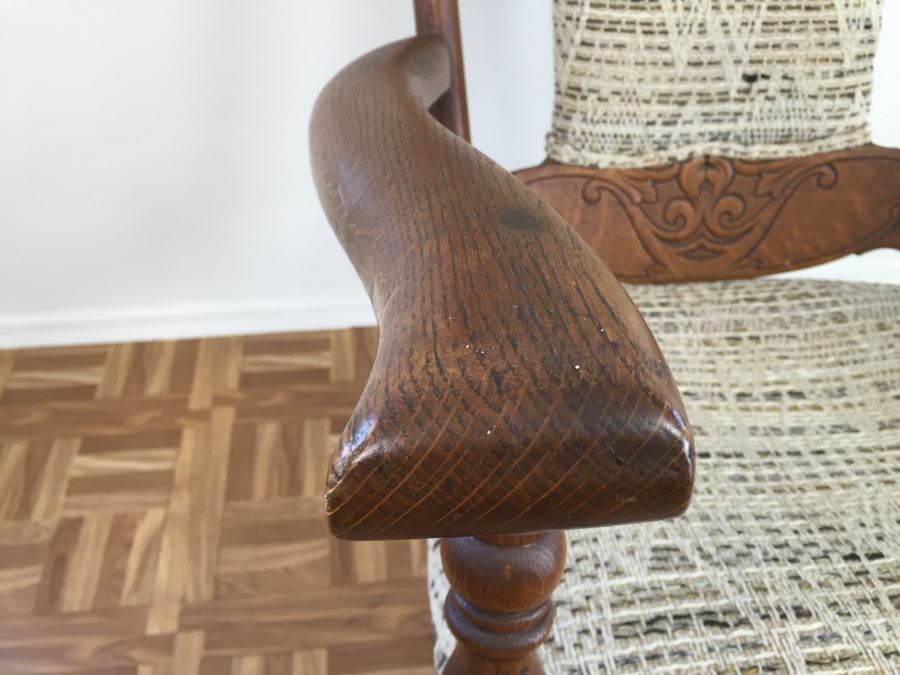 Old Oak Wooden Rocker Chair [Photo 3]