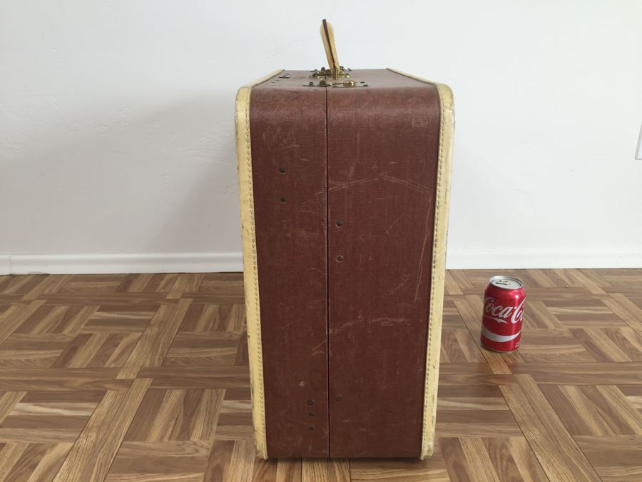Vintage Oshkosh Satin Lined Luggage In Great Condition [Photo 6]