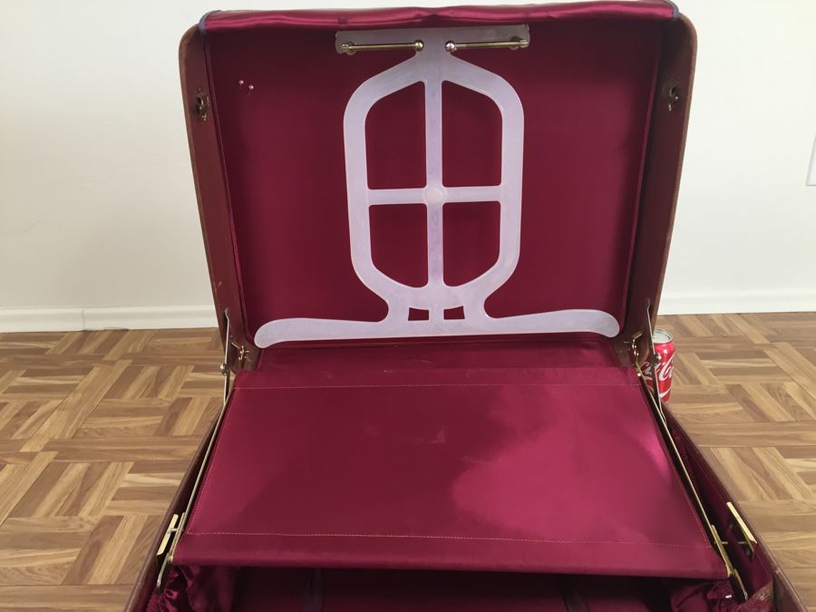 Vintage Oshkosh Satin Lined Luggage In Great Condition [Photo 13]