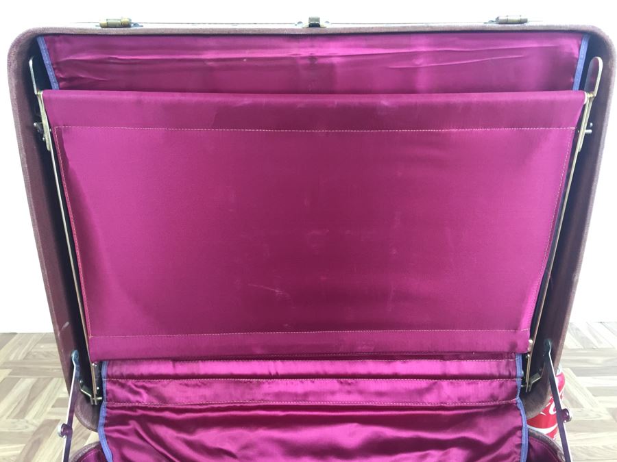 Vintage Oshkosh Satin Lined Luggage In Great Condition [Photo 12]
