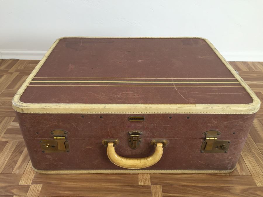 Vintage Oshkosh Satin Lined Luggage In Great Condition [Photo 10]