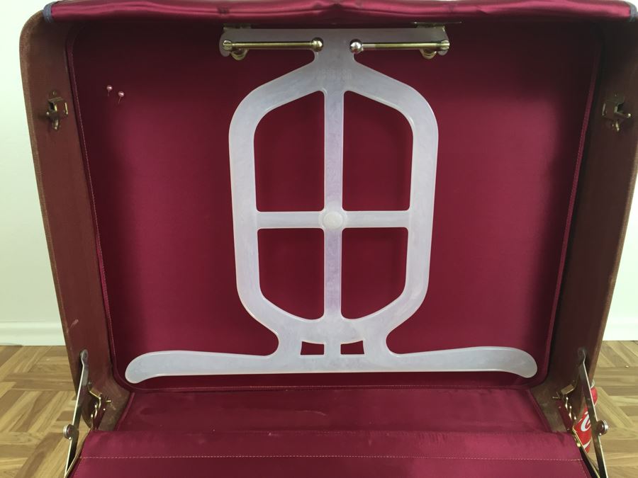 Vintage Oshkosh Satin Lined Luggage In Great Condition [Photo 14]