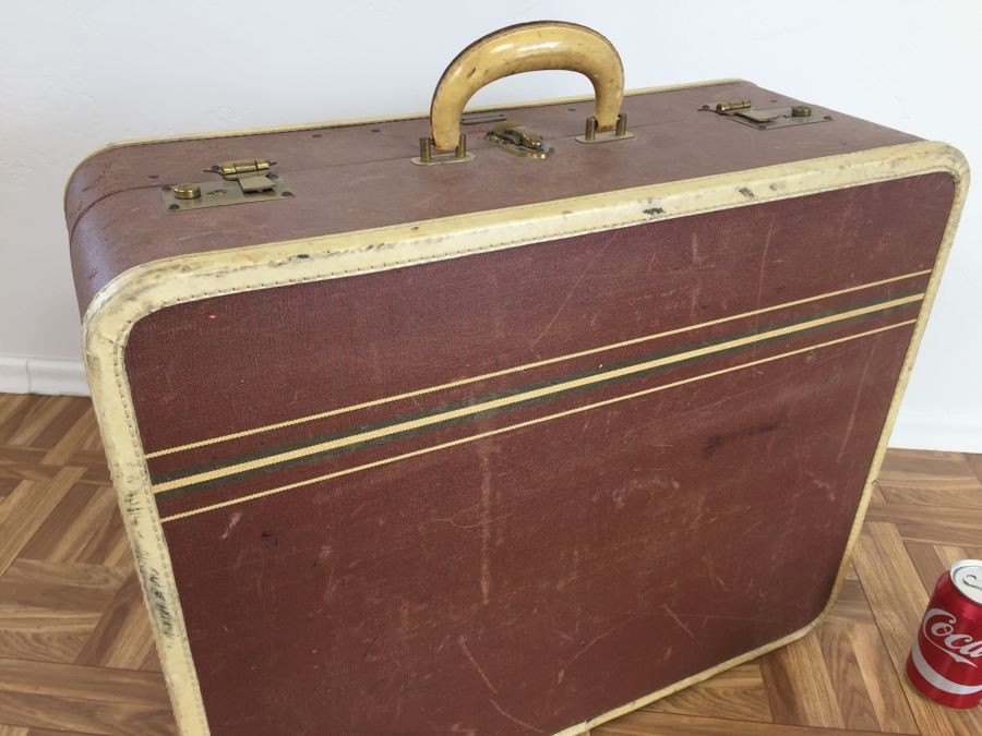 Vintage Oshkosh Satin Lined Luggage In Great Condition [Photo 5]