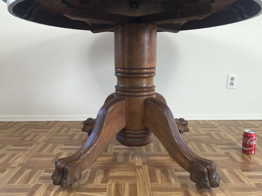 Antique Tiger Oak Pedestal Table With Claw Feet [Photo 4]