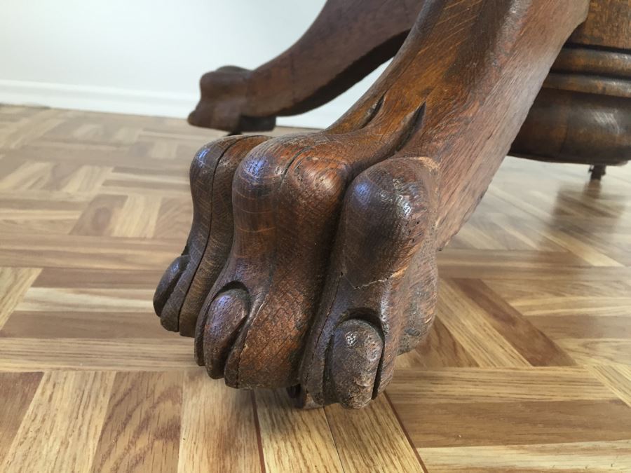 Antique Tiger Oak Pedestal Table With Claw Feet [Photo 3]