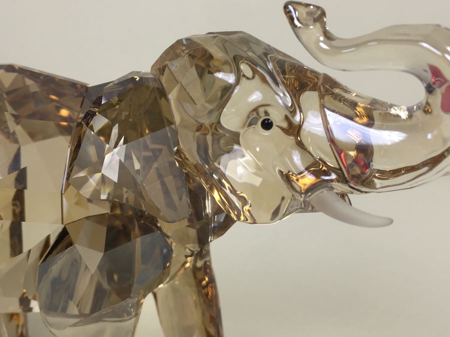 swarovski-crystal-society-scs-2013-elephant-cinta-with-original-box-and