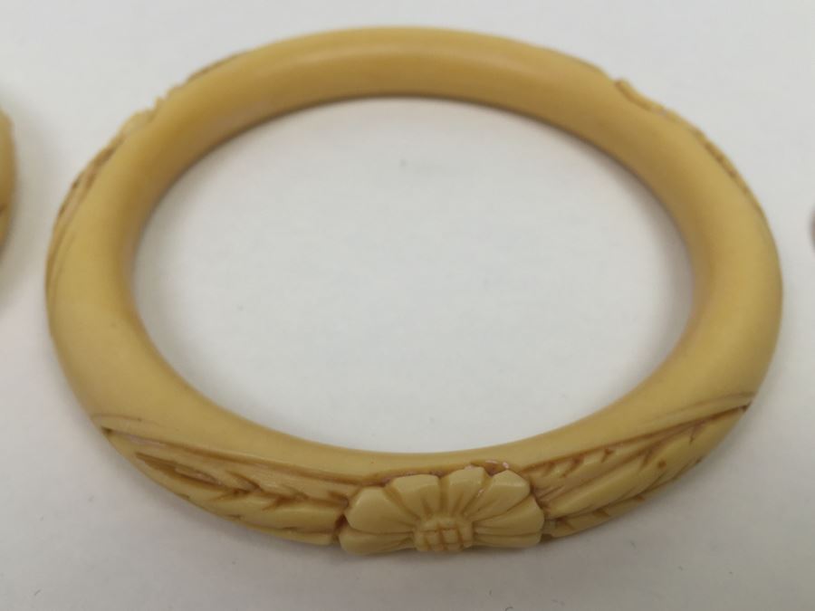 Pair Of Carved Celluloid Bangles Bracelets [Photo 4]